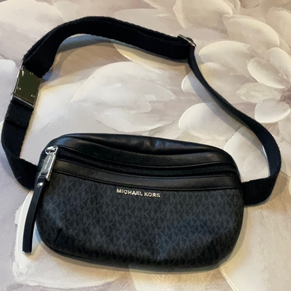 Small crossbody bag